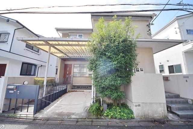 建物外観　★敷地内駐車場付き★