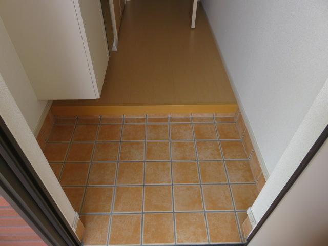 玄関　下駄箱付きの玄関です