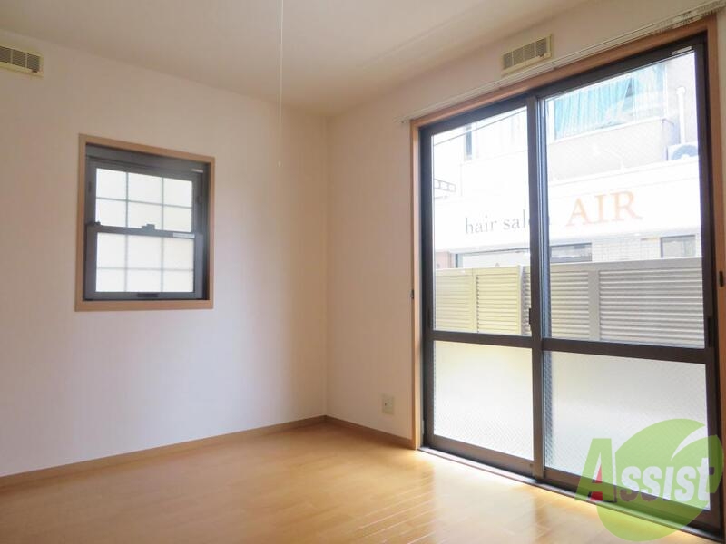 居室・リビング　南向きのお部屋なので、明るく感じますね。