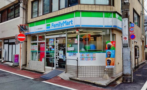 コンビニ　ファミリーマート アイズ高田馬場店（コンビニ）まで444m