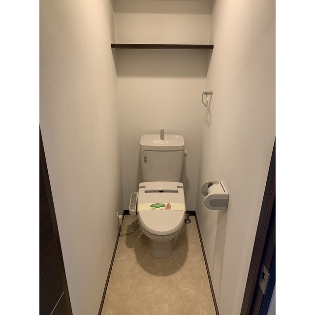 トイレ　ウォシュレット付き