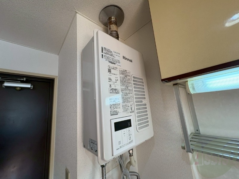 その他設備　給湯器です。操作しやすいパネルになってます。