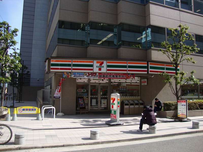 コンビニ　セブンイレブン（大阪安土町１丁目店）（コンビニ）まで83m