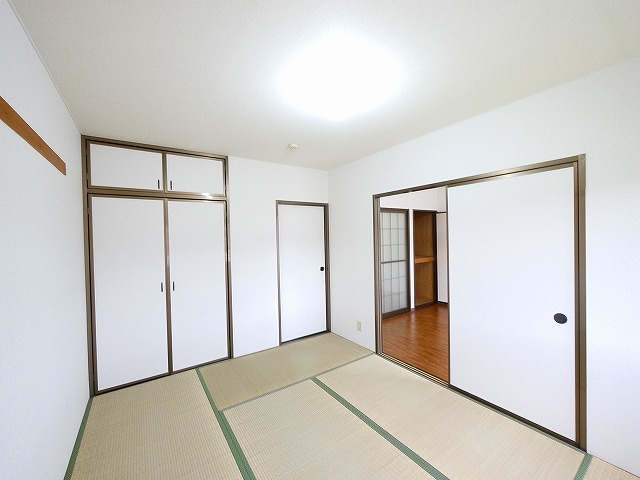 その他部屋・スペース　開放的な寝室です