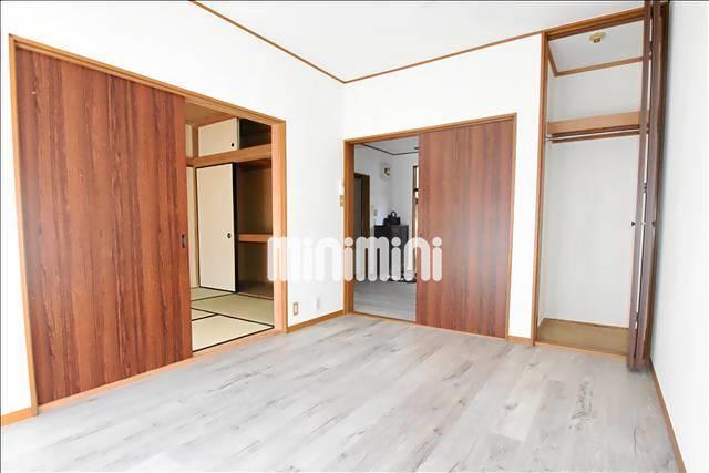 その他部屋・スペース　玄関側から見たお部屋です