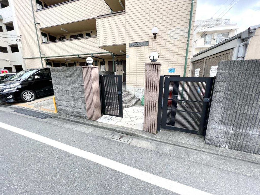 エントランス　駐車場