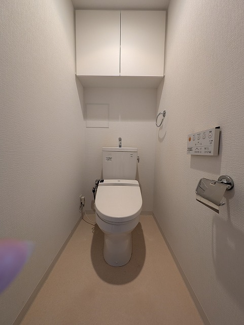 トイレ　※同タイプの別のお部屋の写真です。