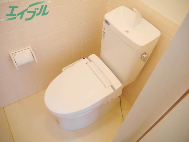 トイレ　トイレ別部屋の写真です