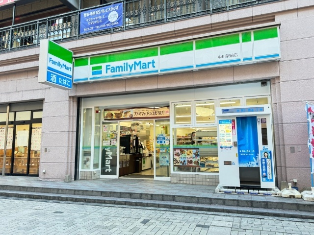 コンビニ　ファミリーマート中川駅前店（コンビニ）まで289m