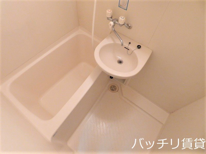 バス・シャワールーム　※室内写真は別号数の為、現状優先となります。
