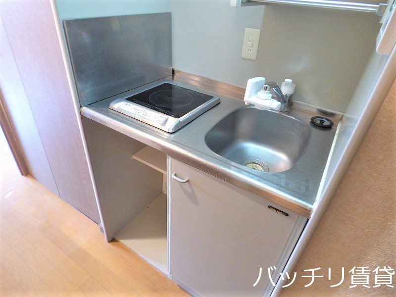 キッチン　※室内写真は別号数の為、現状優先となります。