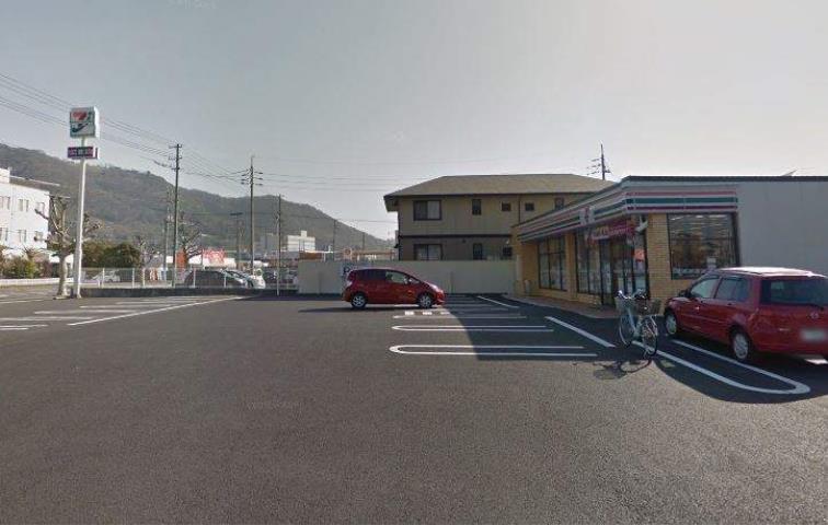 コンビニ　セブンイレブン（コンビニ）まで371m