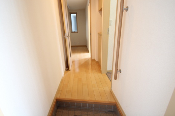 玄関　※別部屋の写真です