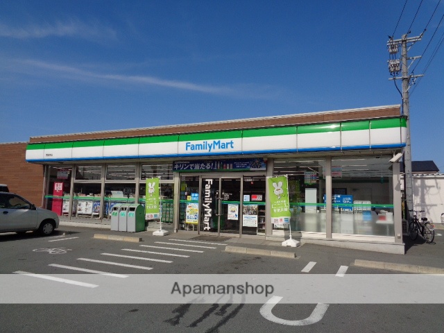 コンビニ　ファミリーマート（コンビニ）まで2262m
