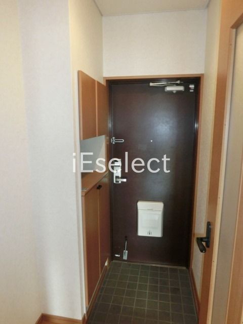 玄関　玄関にはトールタイプのシューズボックスです。