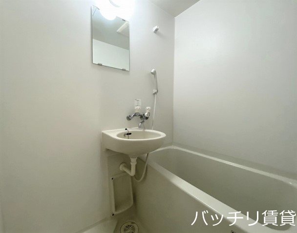 バス・シャワールーム　同型タイプの写真となります　現状優先