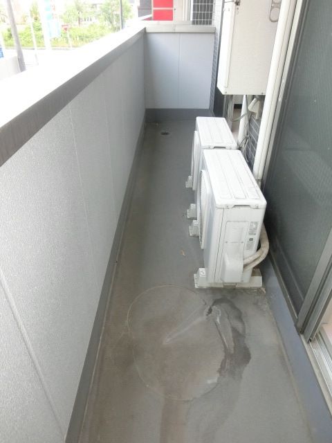 バルコニー　広々バルコニー