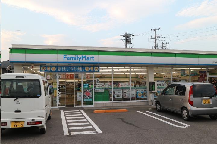 コンビニ　ファミリーマート東大宮店（コンビニ）まで366m