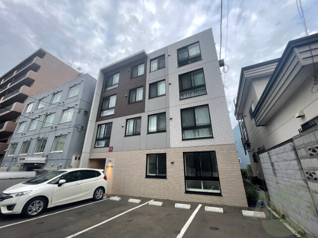 建物外観　札幌市中央区南１２条西「ＡＬＰＨＡ山鼻」