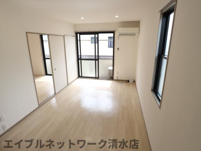 居室・リビング　同物件同タイプ