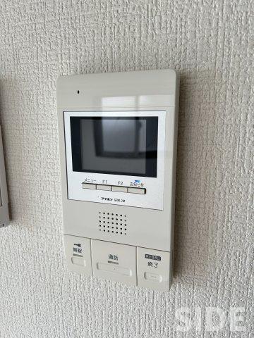 セキュリティ　モニター付きインターホン。 ※別号室参考画像