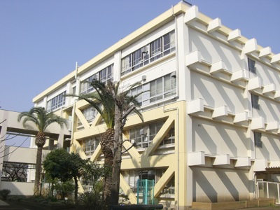 小学校　茅ヶ崎市立小和田小学校（小学校）まで352m