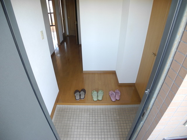玄関　※室内画像は別号室のもの