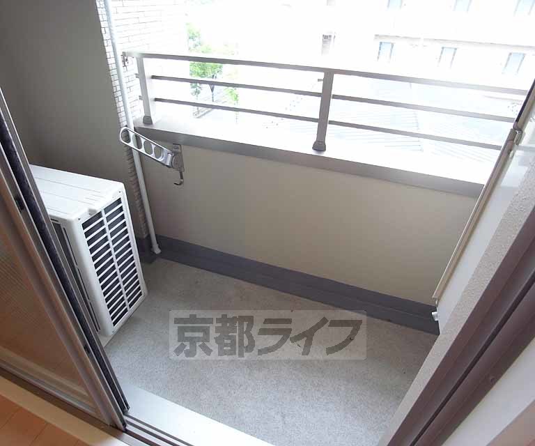 バルコニー　広めのプライベートバルコニー