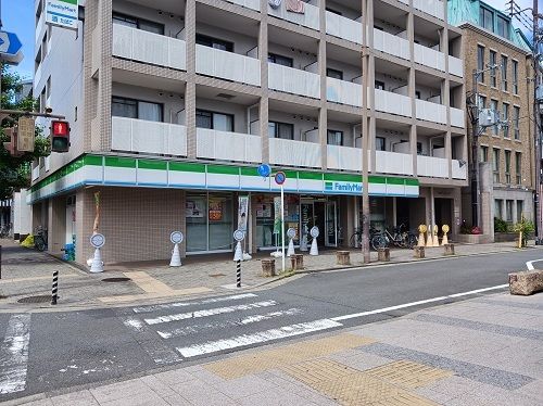 コンビニ　ファミリーマート　出町店（コンビニ）まで200m