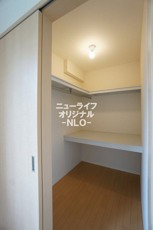 収納　洋服からお布団までたっぷり収納可能なウォークインクローゼット