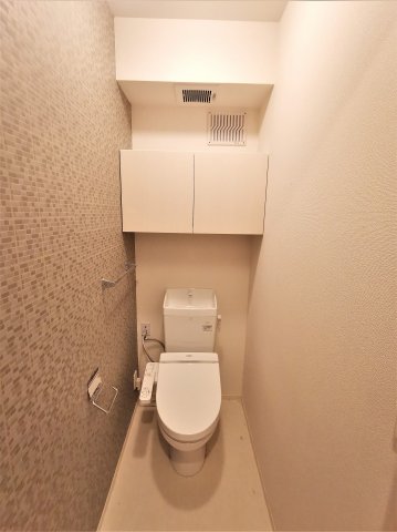 トイレ　同物件、別号室の参考写真です。