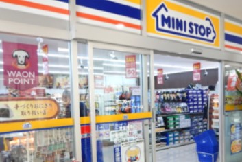 コンビニ　ミニストップ 足立トラックターミナル店（コンビニ）まで986m