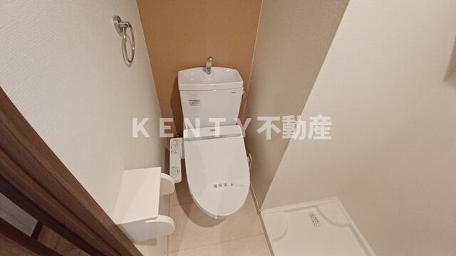 トイレ　落ち着いた色調のトイレです