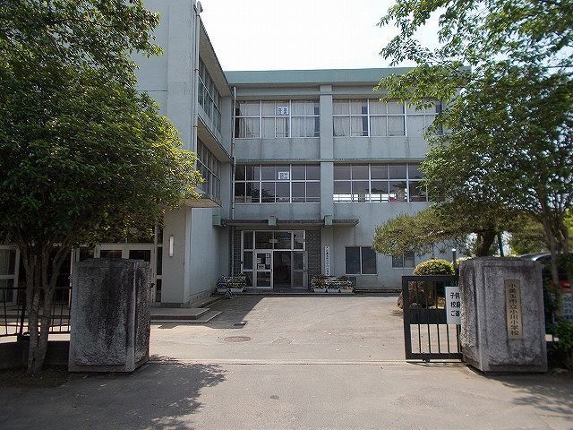 小学校　小川小学校（小学校）まで800m