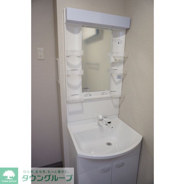 洗面設備　※同タイプの別部屋の写真です。