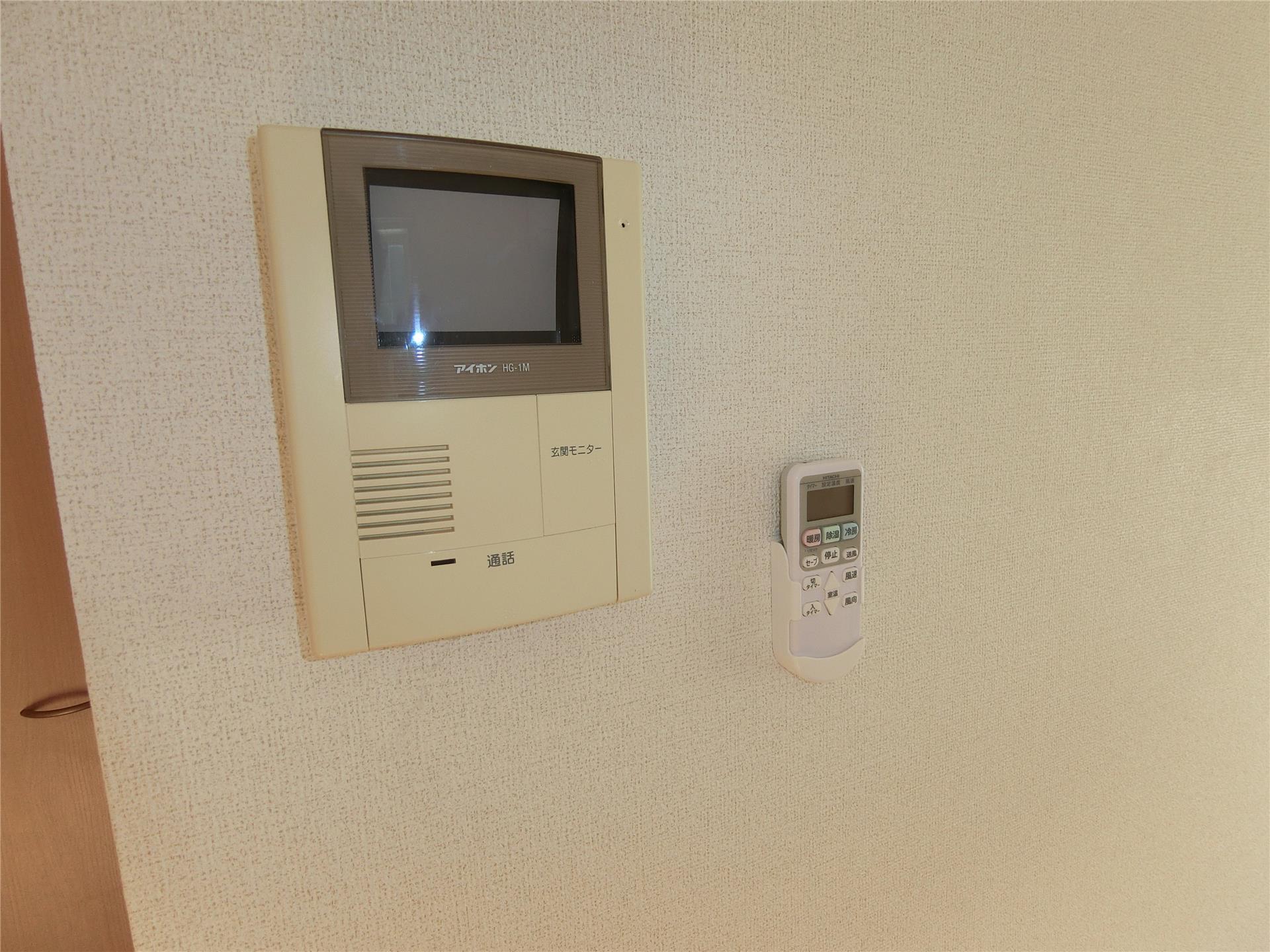 セキュリティ　来客時にはお部屋から応対ができるモニター付きインターホン♪
