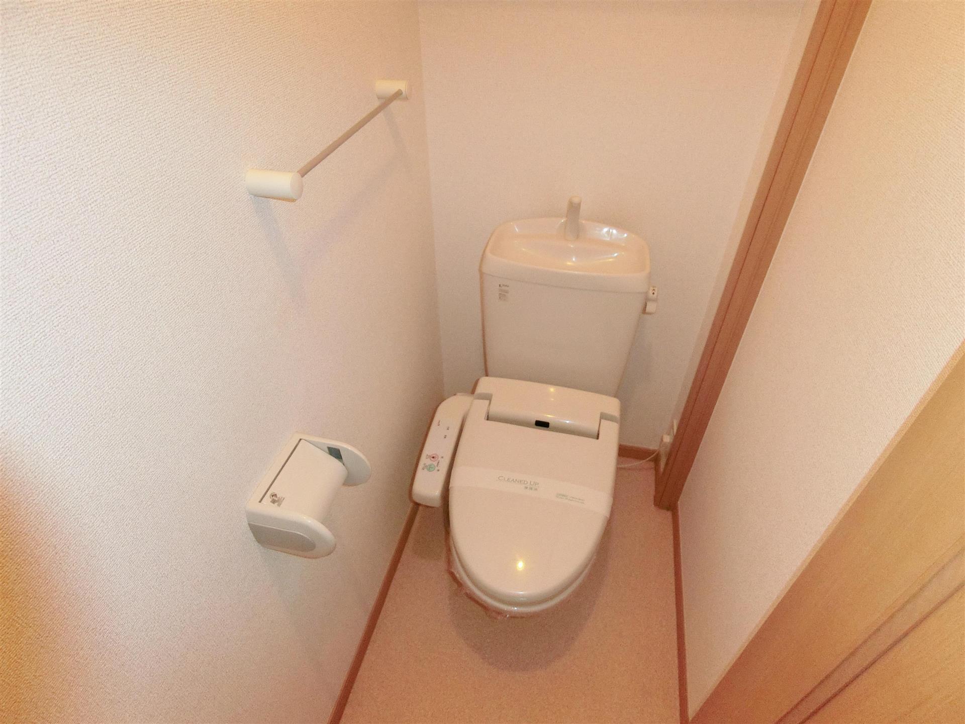 トイレ　ウォシュレット付の洋式トイレです♪