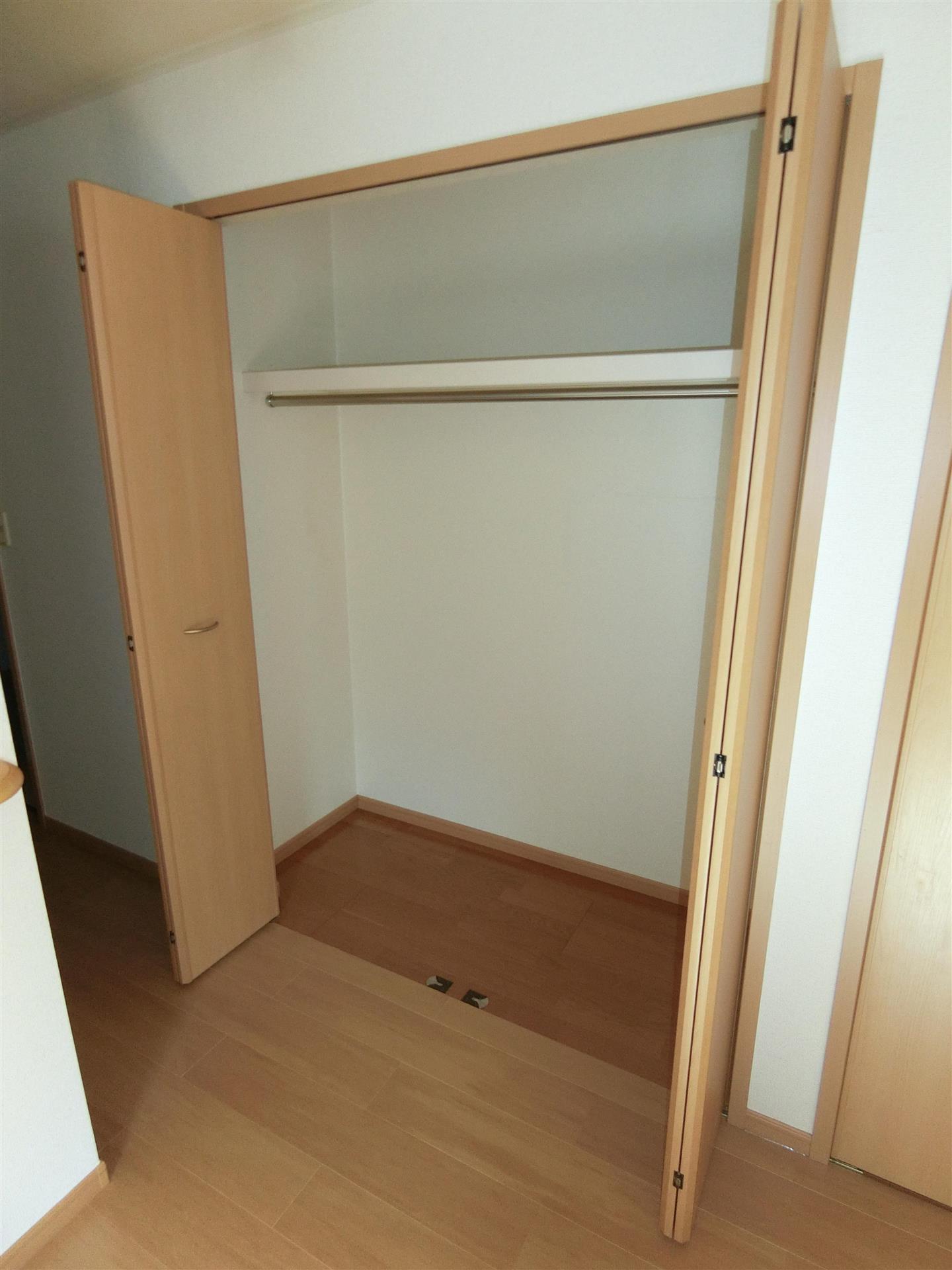 収納　洋服も掛けて収納出来るクローゼット♪