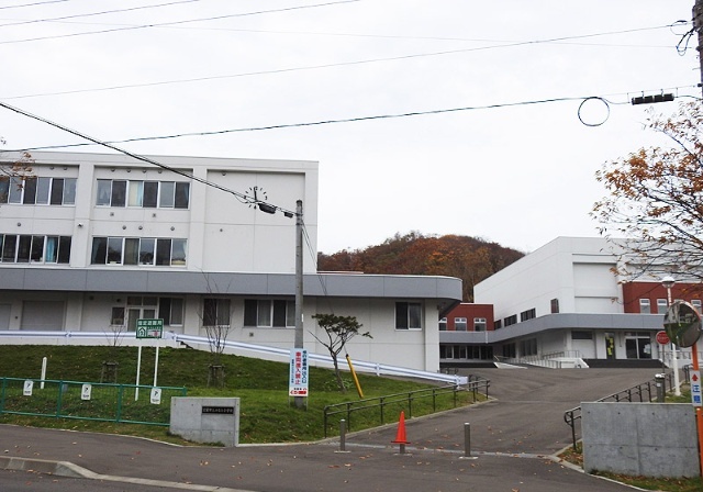 小学校　室蘭市立みなと小学校（小学校）まで600m