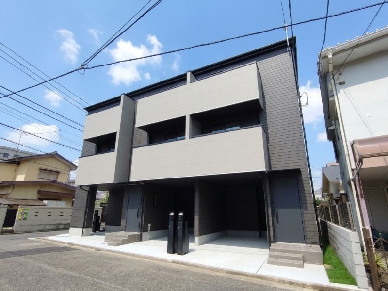 建物外観　駐車場付き３階建のオシャレなテラスハウス
