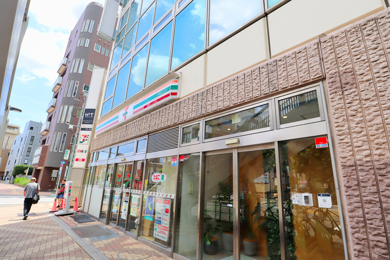 コンビニ　セブンイレブン赤羽駅西口店（コンビニ）まで80m