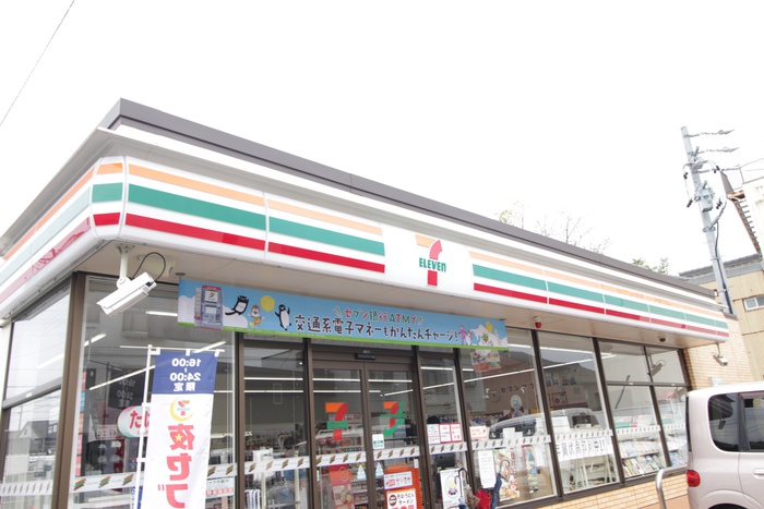 コンビニ　セブンイレブン（コンビニ）まで210m
