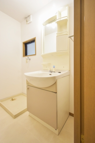 洗面設備　※写真は別部屋参考写真です。実際の色や配置が異なる場合があり