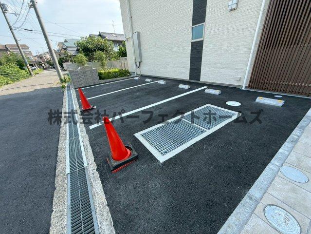 駐車場　駐車場があるので、車を買う予定の方も安心です