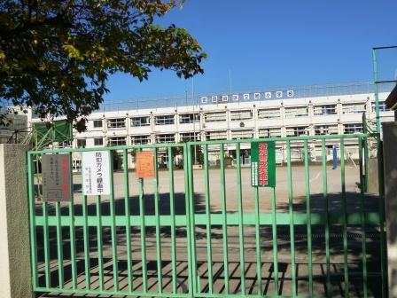 小学校　世田谷区立旭小学校（小学校）まで648m