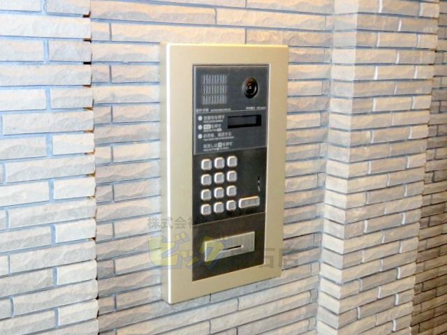 エントランス　人気のオートロック付きマンションです♪