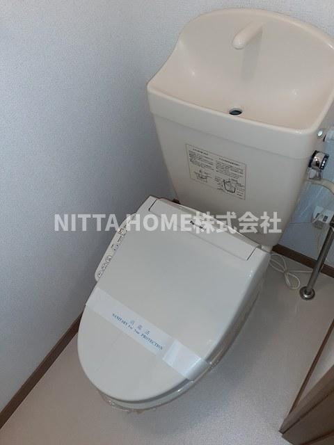 トイレ　温水洗浄付きのトイレです＊