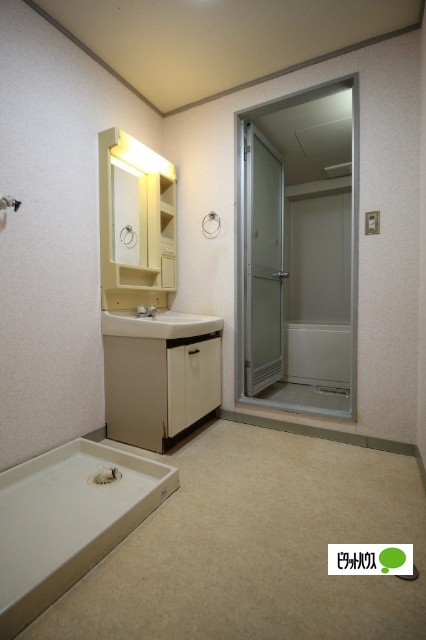 洗面設備　写真は５０１号室になります