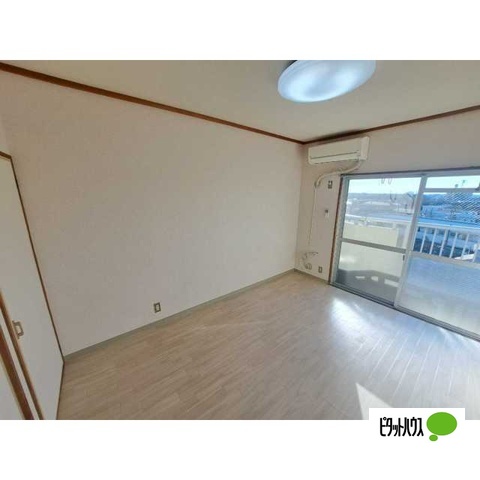 居室・リビング　写真は５０１号室になります