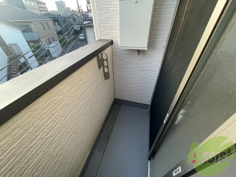 バルコニー　バルコニーがあるので洗濯物は外に干せそうですね～